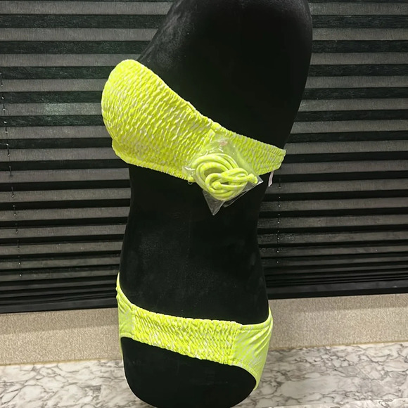 Victoria’s Secret Women’s Neon‎ Yellow & White 2 Piece Bikini Medium/ 34C NWOT - Picture 4 of 10